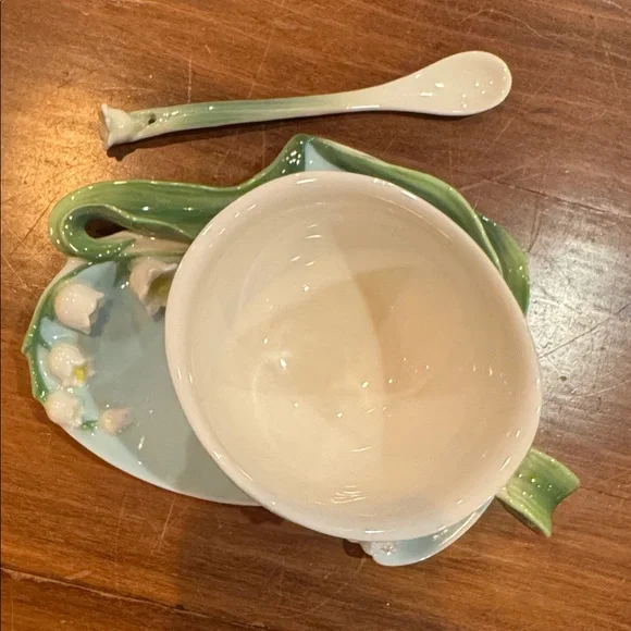 NWOT Two’s Company Teacup Saucer Spoon Set Garden Tea Cottagecore Lily Of Valley - Picture 6 of 13